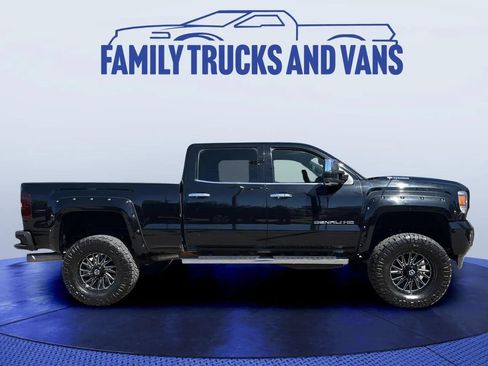 Used 2017 GMC Sierra 2500 Denali AWD/4WD image 6