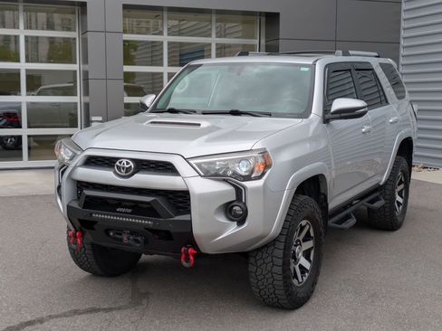 Used 2018 Toyota 4Runner TRD Off-Road Premium AWD/4WD image 8