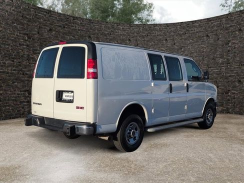 Used 2022 GMC Savana 2500 w/ Driver Convenience Package image 7