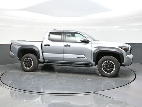 Used 2024 Toyota Tacoma TRD Off-Road image 8