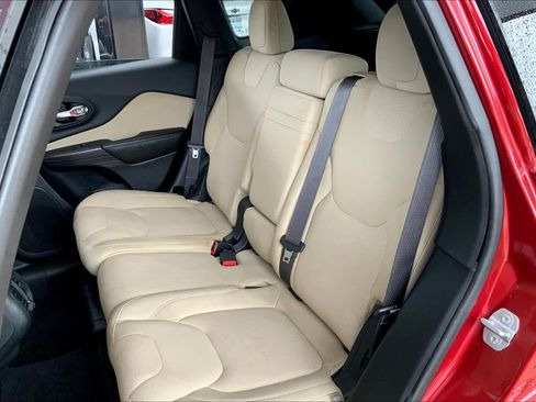 Used 2015 Jeep Cherokee Latitude w/ Comfort/Convenience Group FWD image 21