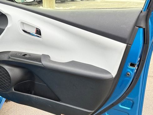 Used 2019 Toyota Prius XLE image 26