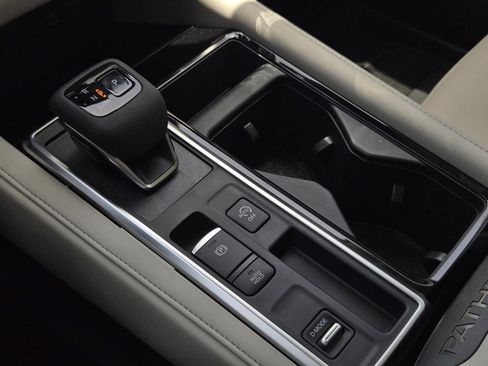 New 2026 Nissan Pathfinder SL FWD image 25