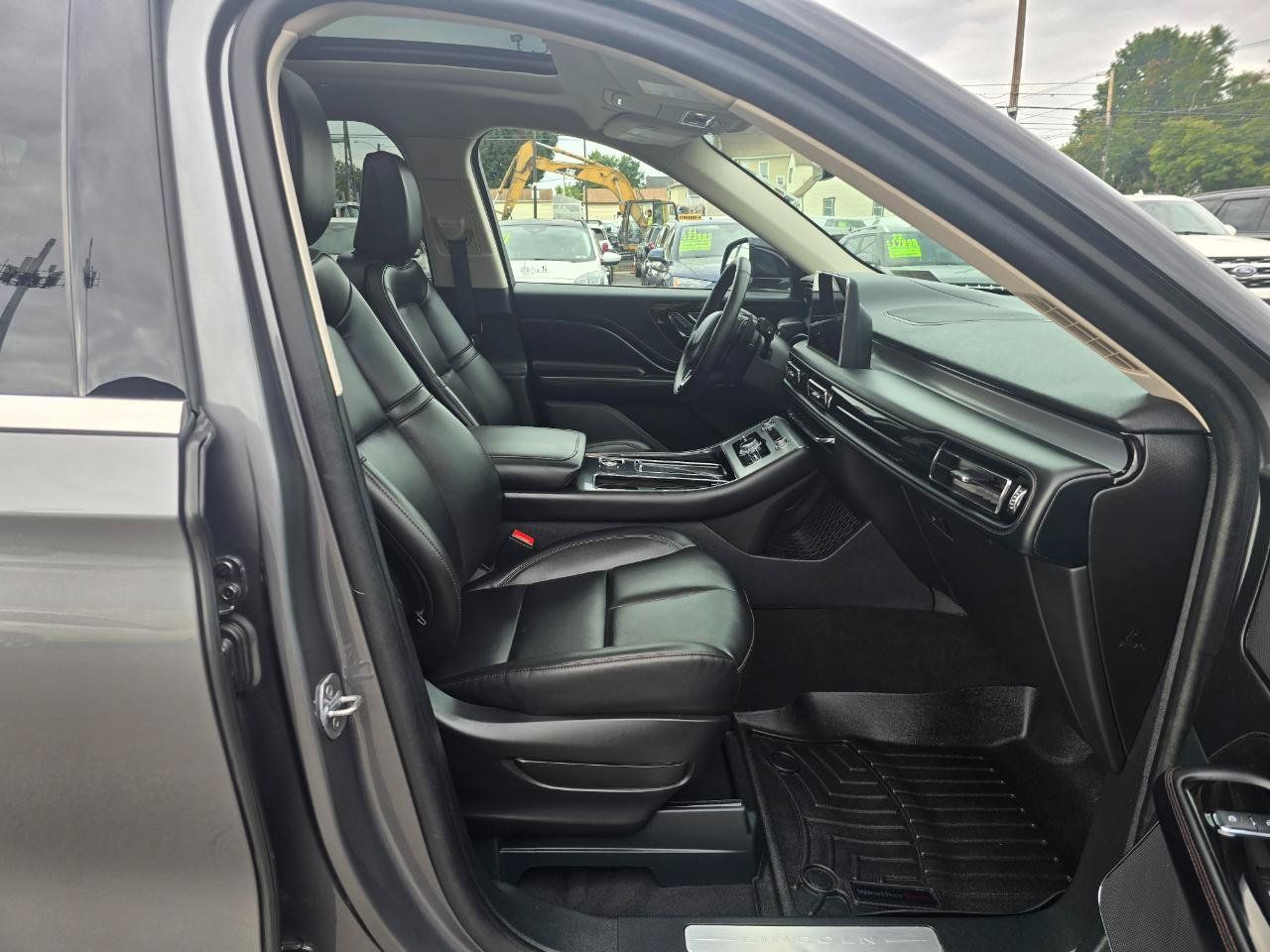 Used 2024 Lincoln Aviator AWD w/ Premium Package image 19