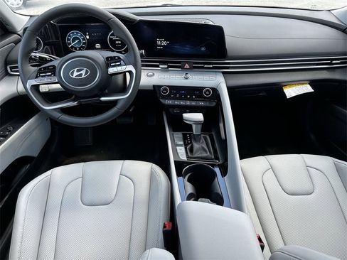 New 2025 Hyundai Elantra Limited image 3