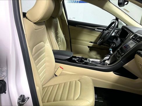 Used 2016 Ford Fusion SE w/ Equipment Group 202A FWD image 6
