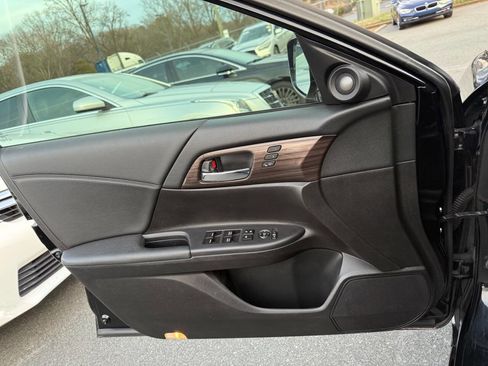 Used 2017 Honda Accord EX-L image 21