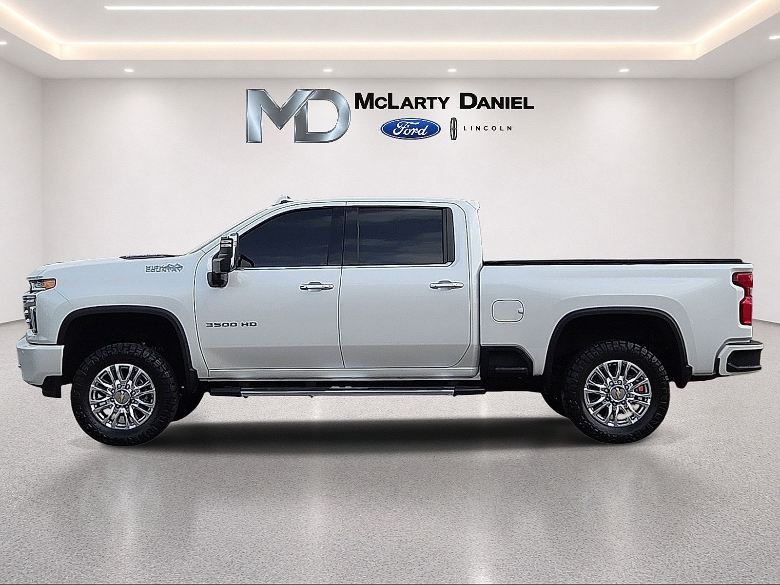 Used 2022 Chevrolet Silverado 3500 High Country w/ Z71 Off-Road Package AWD/4WD image 3