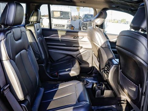 Used 2024 Jeep Grand Cherokee L Limited w/ Luxury Tech Group II image 20