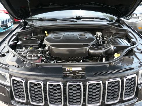 Used 2021 Jeep Grand Cherokee Laredo image 30