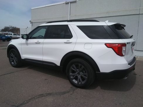 Used 2023 Ford Explorer XLT w/ XLT Sport Appearance Package image 7