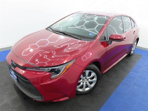 Used 2025 Toyota Corolla LE FWD image 4
