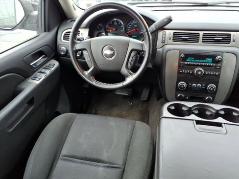 Used 2010 Chevrolet Suburban LS image 17