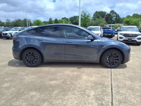 Used 2022 Tesla Model Y Long Range AWD/4WD image 6