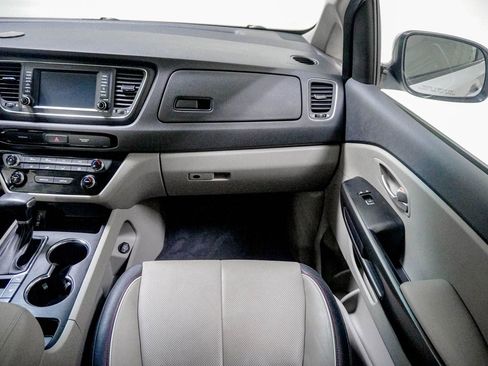 Used 2019 Kia Sedona EX FWD image 29