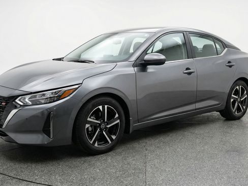 Used 2025 Nissan Sentra SV image 3