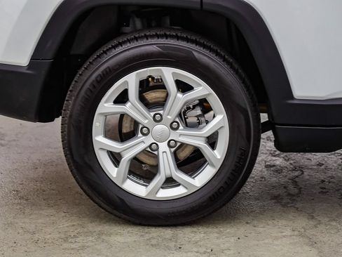 Used 2024 Jeep Compass Latitude AWD/4WD image 22