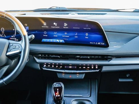 Used 2024 Cadillac XT4 Premium Luxury image 16