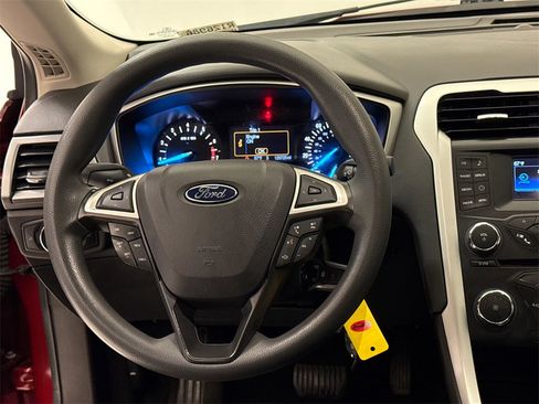 Used 2015 Ford Fusion SE image 14