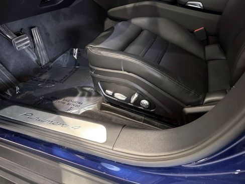 Used 2020 Porsche Panamera image 18