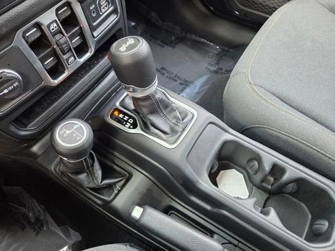 Used 2025 Jeep Wrangler Unlimited Sport AWD/4WD image 27