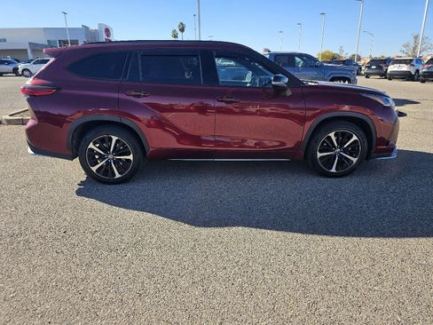 Used 2021 Toyota Highlander XSE image 9