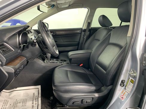 Used 2019 Subaru Outback 2.5i Limited AWD/4WD image 16