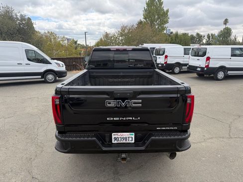 Used 2024 GMC Sierra 2500 Denali Ultimate AWD/4WD image 4