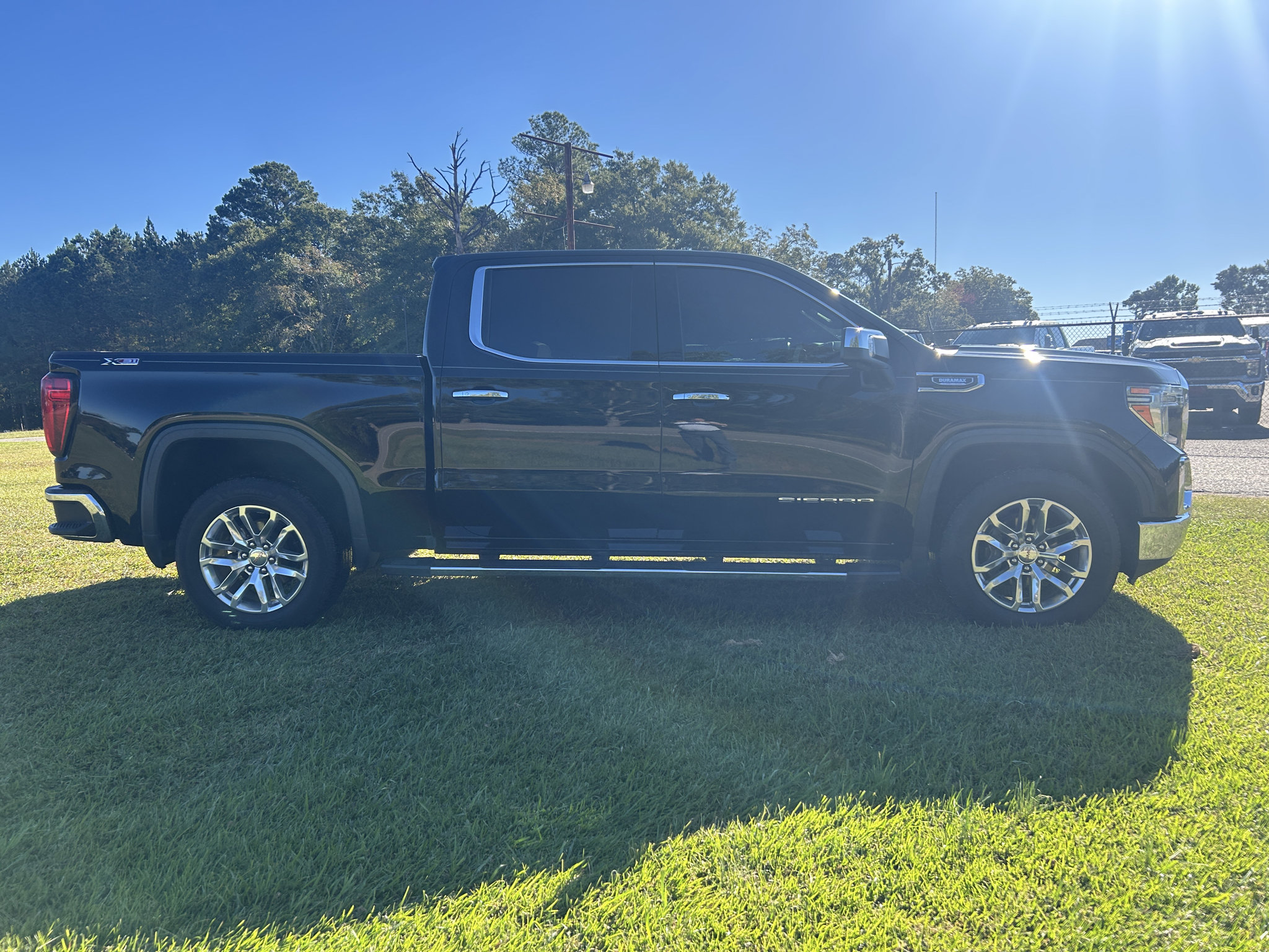 Used 2020 GMC Sierra 1500 SLT w/ SLT Premium Plus Package AWD/4WD image 9