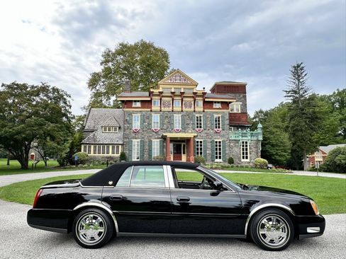 Used 2005 Cadillac De Ville w/ Limited Edition Package FWD image 12