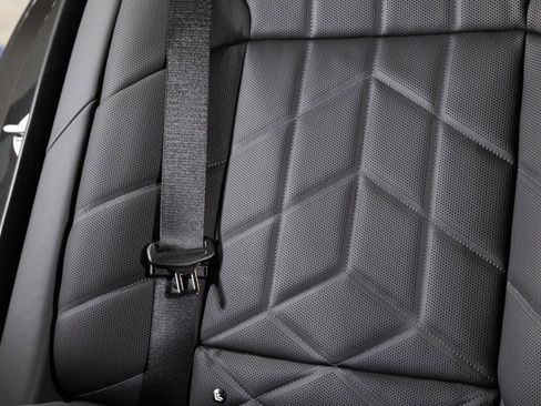 Used 2025 BMW i7 xDrive60 image 28