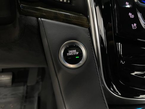 Used 2018 Cadillac Escalade Platinum AWD/4WD image 22