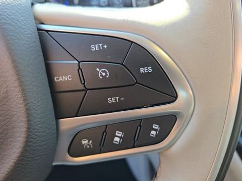 Certified 2021 Chrysler Pacifica Limited image 13