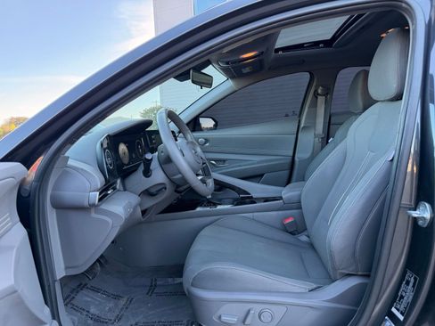 Used 2022 Hyundai Elantra SEL w/ Convenience + Premium Package FWD image 12