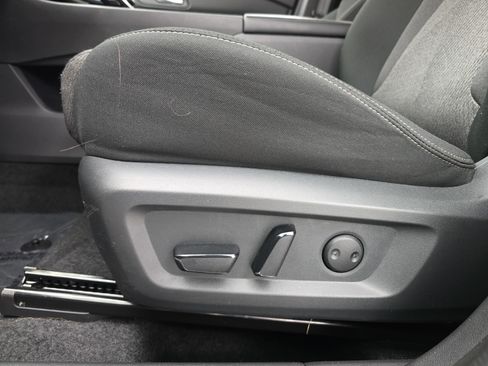 Certified 2025 Nissan Rogue SV image 28