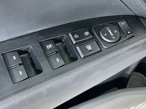 Used 2020 Hyundai Elantra SE w/ Cargo Package (C1) FWD image 18