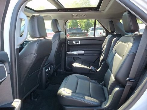 Certified 2022 Ford Explorer XLT w/ Equipment Group 202A AWD/4WD image 17