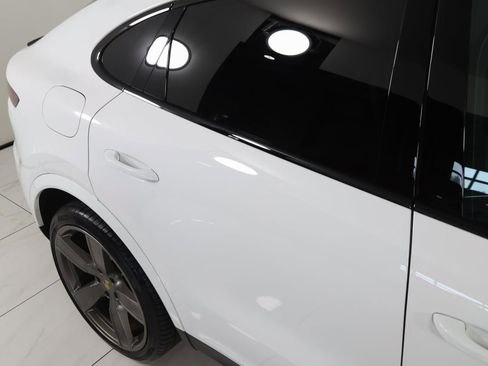 Used 2023 Porsche Cayenne Coupe image 84