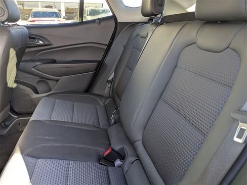 Used 2025 Chevrolet Trax LT w/ LT Convenience Package image 26