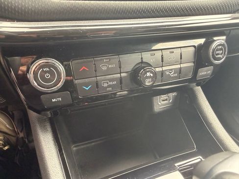 Used 2023 Jeep Compass Latitude AWD/4WD image 24