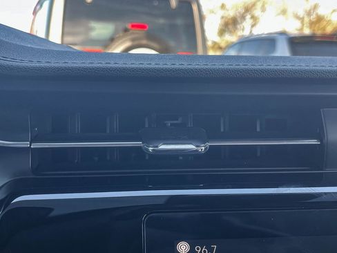 Certified 2022 Chevrolet Bolt EUV LT image 24