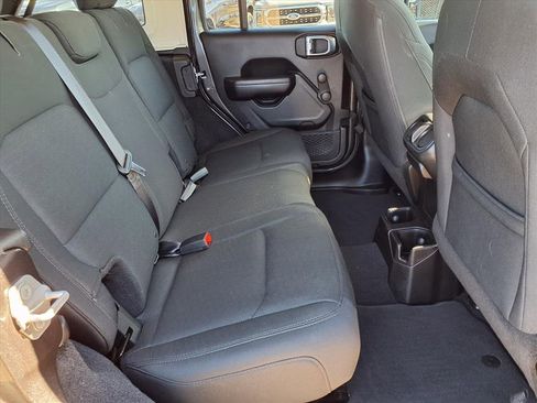 Used 2018 Jeep Wrangler Unlimited Sport image 26