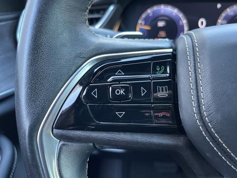 Used 2022 Jeep Grand Cherokee Overland w/ Luxury Tech Group IV AWD/4WD image 64