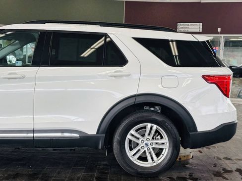 Used 2023 Ford Explorer XLT w/ Class IV Trailer Tow Package AWD/4WD image 14