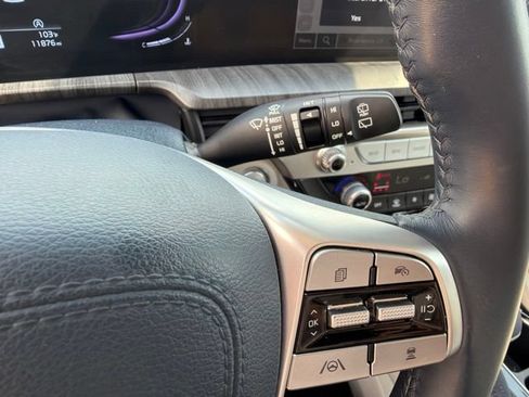 Used 2025 Kia Telluride EX w/ EX Captain's Chair Package FWD image 26