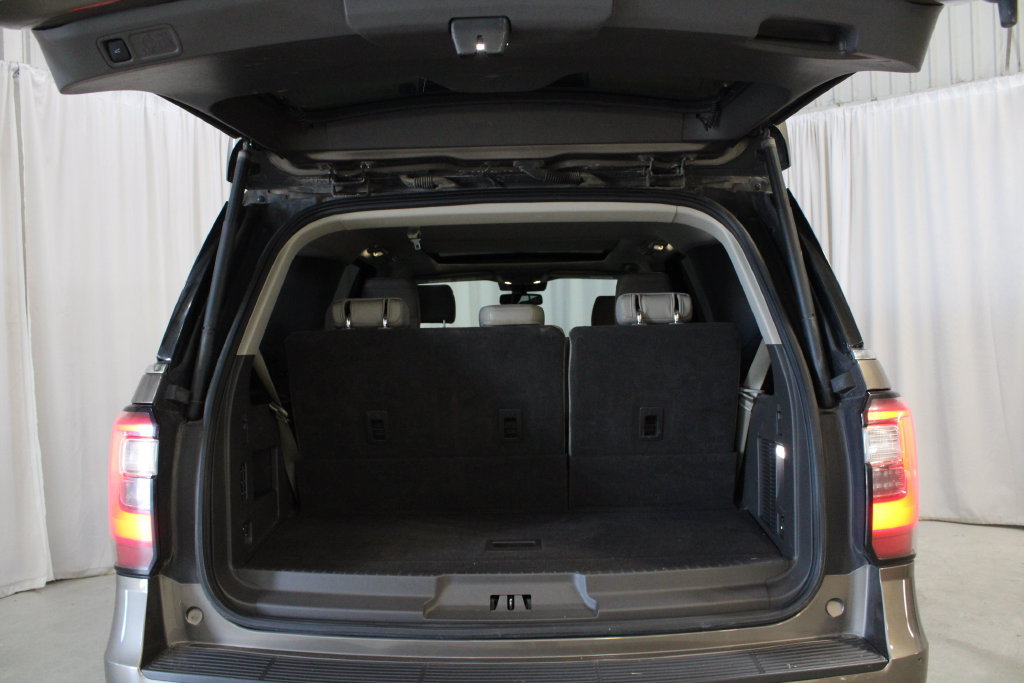 Used 2019 Ford Expedition Limited w/ Equipment Group 301A AWD/4WD image 32