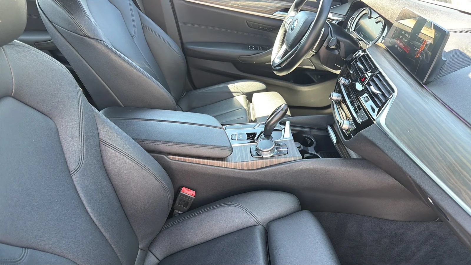 Used 2018 BMW 530i w/ Premium Package RWD image 28