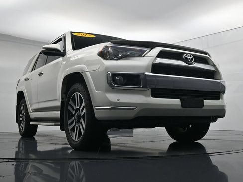 Used 2017 Toyota 4Runner Limited AWD/4WD image 28