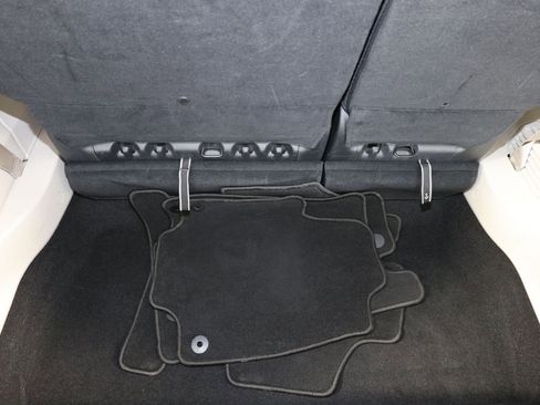 Used 2024 Chrysler Pacifica Touring-L image 17