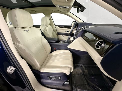 Used 2019 Bentley Bentayga image 25